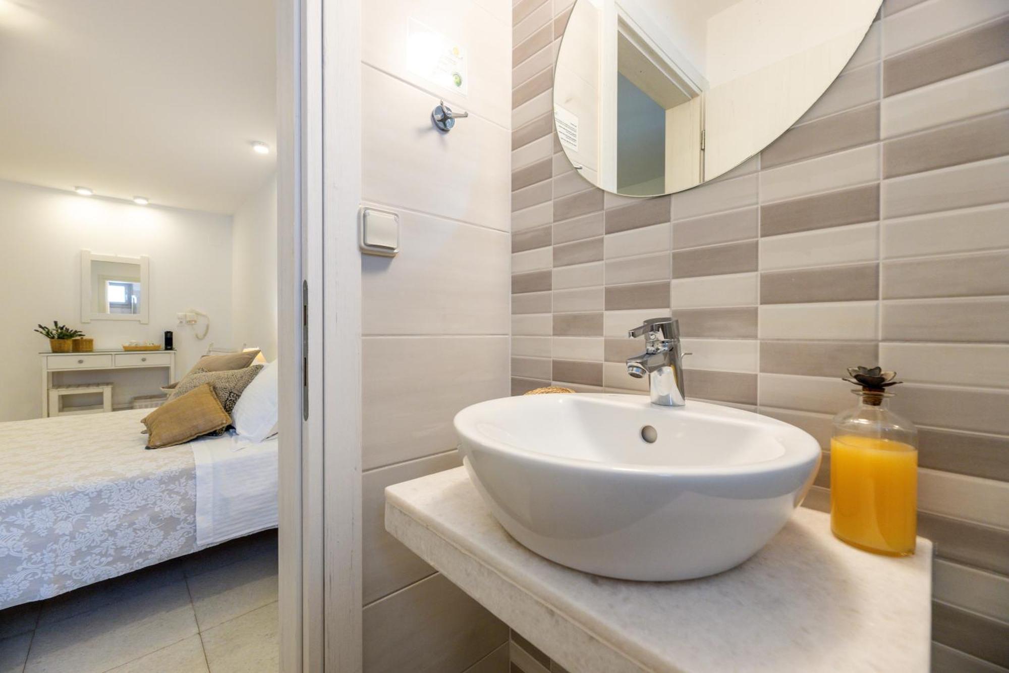 Perivoli Rooms Parikia  Phòng bức ảnh